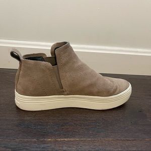 Dolce Vita Beige Suede Flat Ankle Boots size 7.5